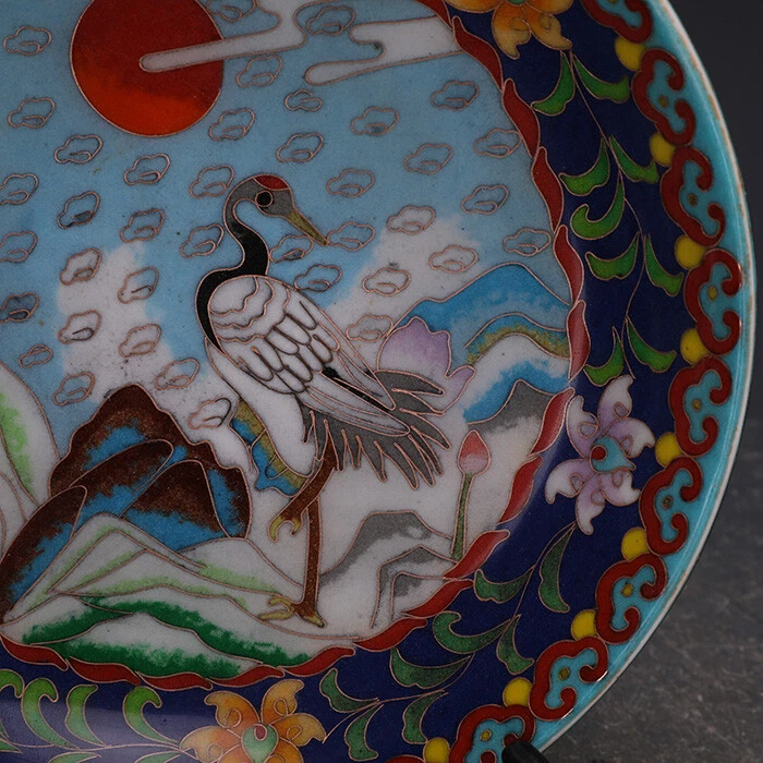 Placa grúa coronada roja con incrustaciones de alambre de porcelana esmaltes de color Jidezhen de 8,6" China Foto 4 de 4