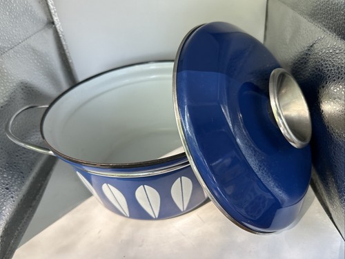 Catherine Holm Enamelware Blue/White Lotus Casserole w/Lid & Handles MCM Norway - Picture 5 of 7