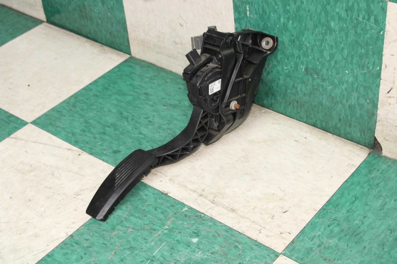 14-17 Ghibli 3.0L Electronic Gas Accelerator Throttle Pedal Assembly Factory OEM