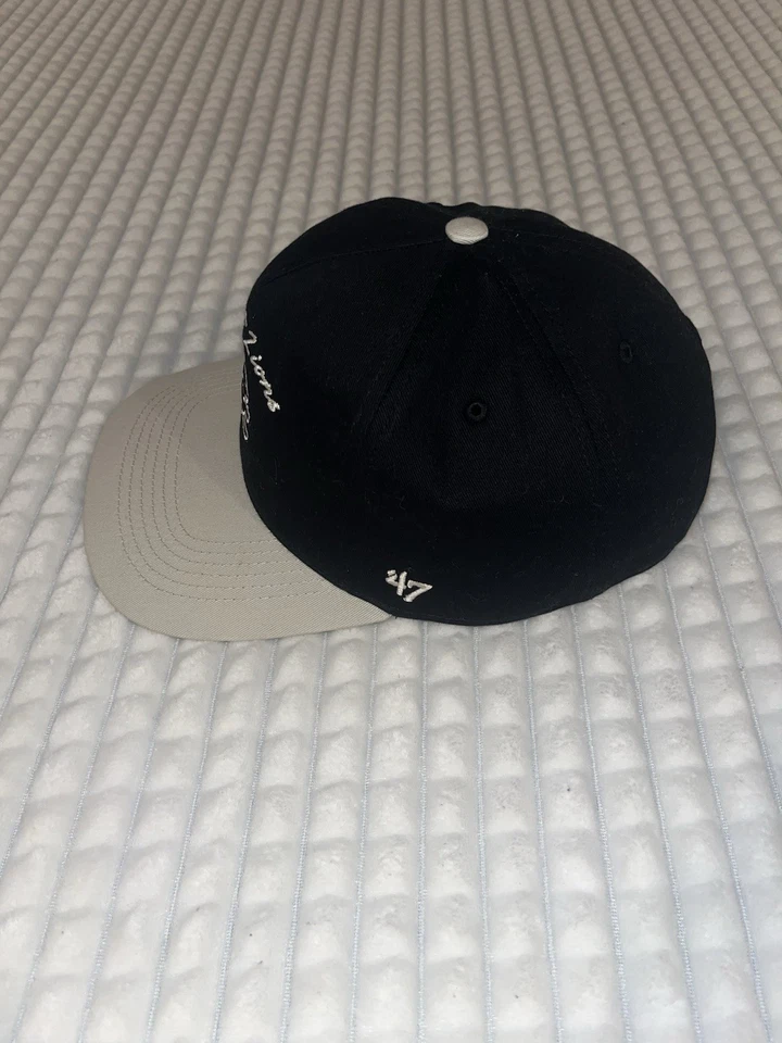 Gorra ajustable Detroit Lions NFL '47 marca negra y gris SnapBack Foto 2 de 4