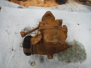 IH FARMALL      300, 350  CARBURETOR          (1724)