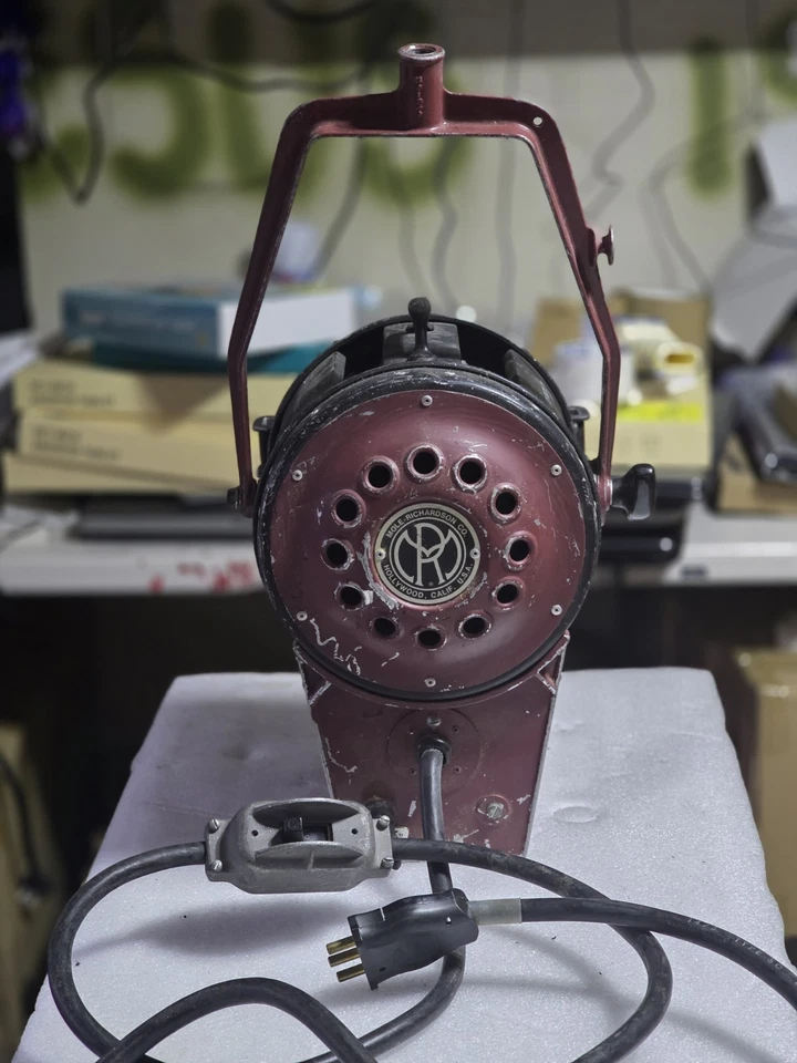 Mole Richardson Solarspot 4131 Fresnel 2K - Image 3 of 4