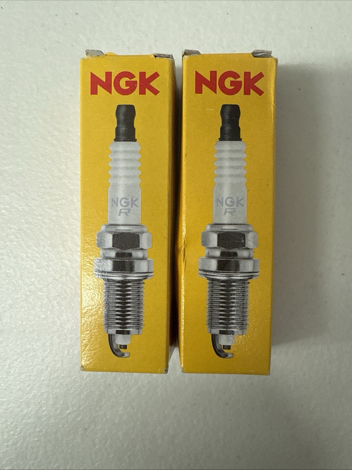 Pack of 2 Genuine NGK Standard Series Spark Plugs 1275 CR8E  New