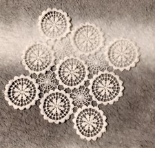 Häckeldeckchen in verschiedenen Größen. 11 Teile aus Omas Nachlass.