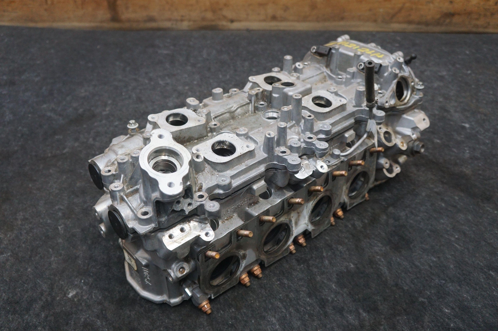Left Engine Cylinder Head 4.0l V8 OEM MY83-SE6A267-BA Aston Martin Dbx 707 20-23