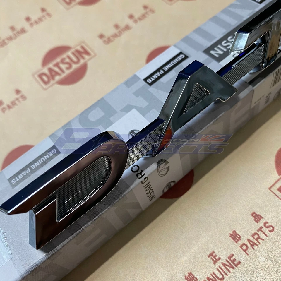 DATSUN 510 Guardabarros Lateral/Tapa del Maletero Cromo Emblema Genuino (Para Nissan Bluebird) Foto 3 de 4