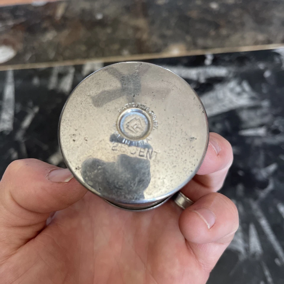 Taza de metal plegable vintage antigua tamaño bolsillo con tapa R Foto 3 de 4