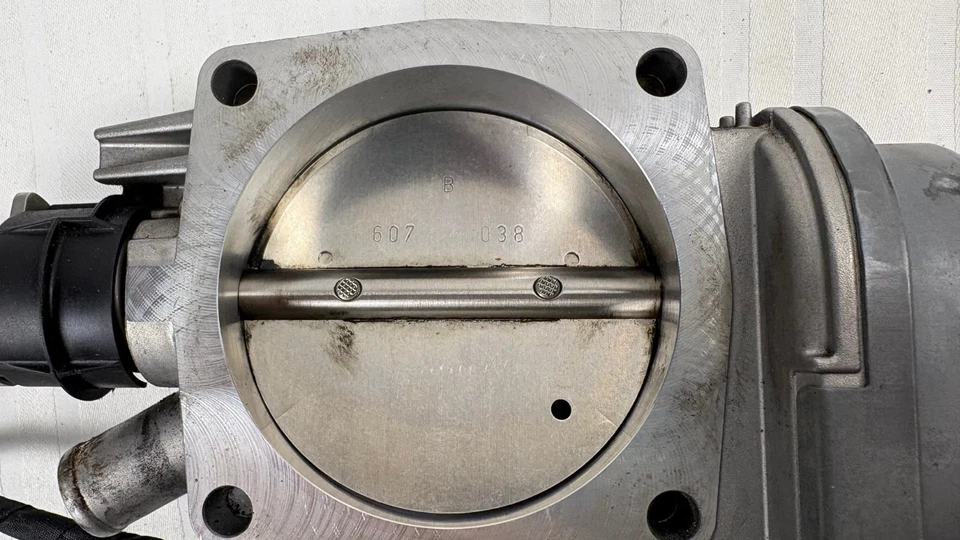 Mercedes Benz Bosch 1997 V8 conjunto de carrocería del acelerador pieza OEM # 119 141 00 25 Foto 3 de 4