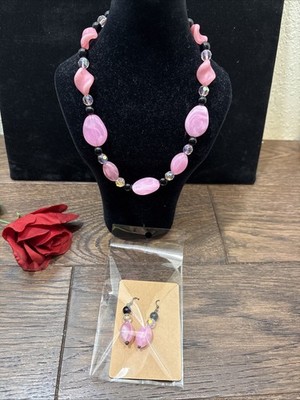   VTG Cats Eye Black & Pink Glass Beaded  16  Necklace & Pierced Hook Earrings