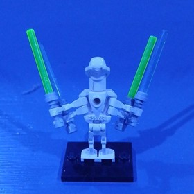 LEGO Starwars General Grievous 7656 W/Lightsabers. Small Crack On  Back Of Neck.