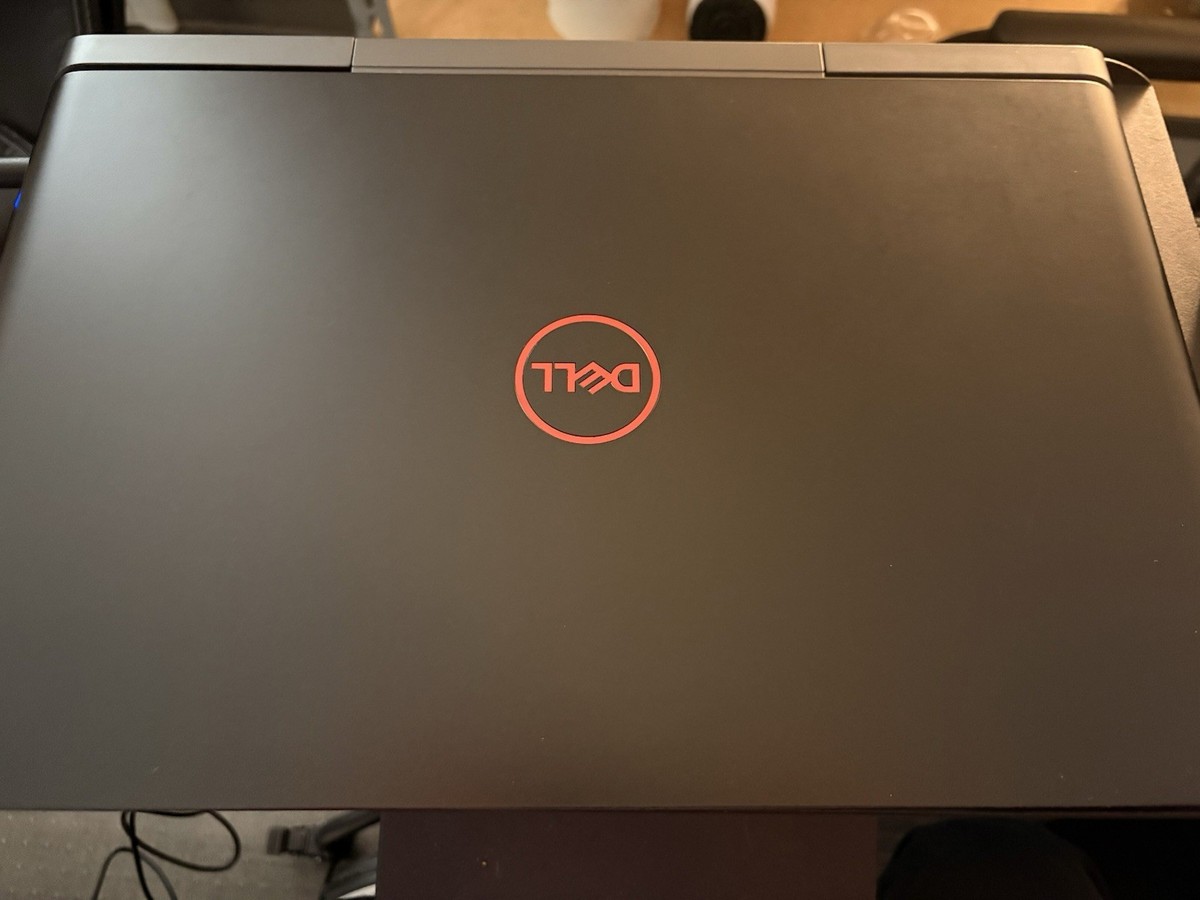 Dell Inspiron 7577 Gaming Laptop i7-7700HQ GTX 1060 16GB RAM SSD