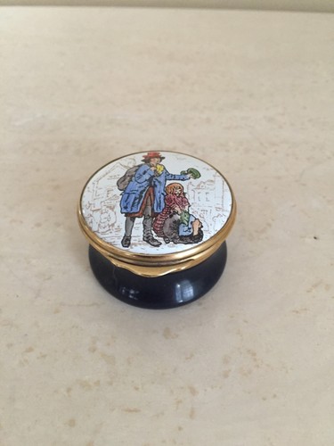 Vintage TKS Enamels England Woman Child "Old Cloaks" Enamel Trinket Pill Box - Picture 2 of 10