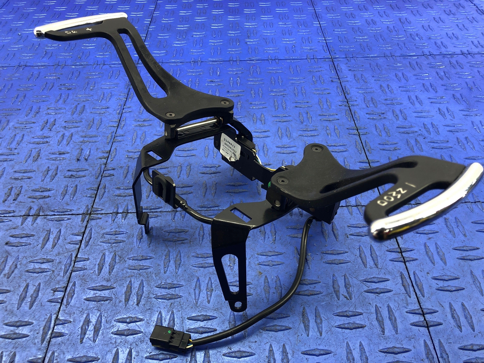 2008-2018 MASERATI GRANTURISMO STEERING WHEEL COLUMN PADDLE SHIFTERS SET OEM