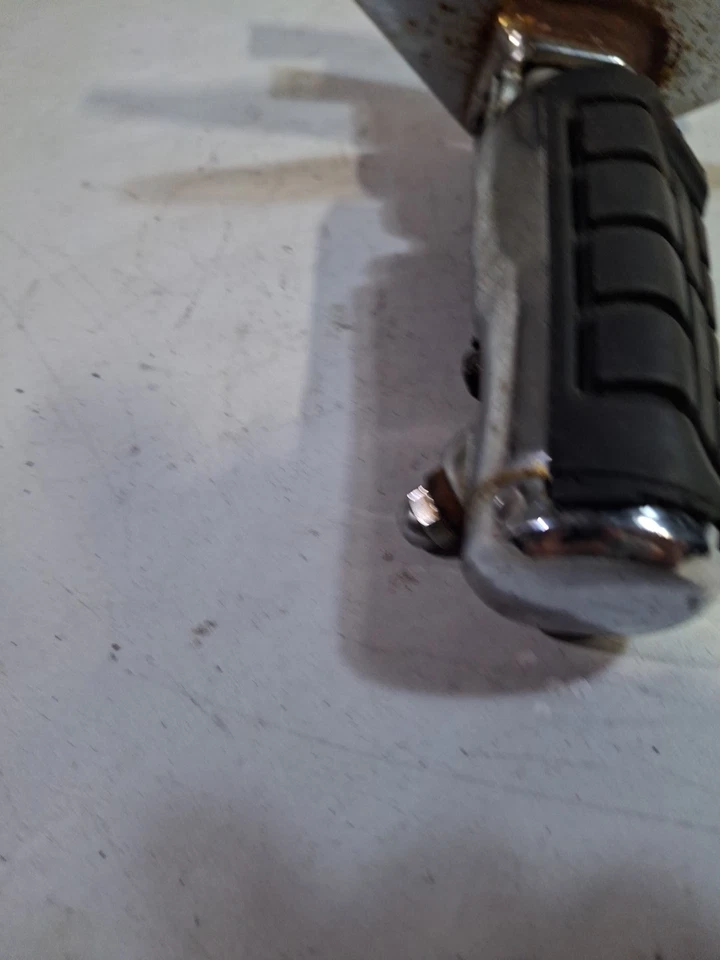 Montaje de estriba delantera derecha Honda 1987-1993 VT1100 Shadow 50610-MM8-000 Foto 2 de 4