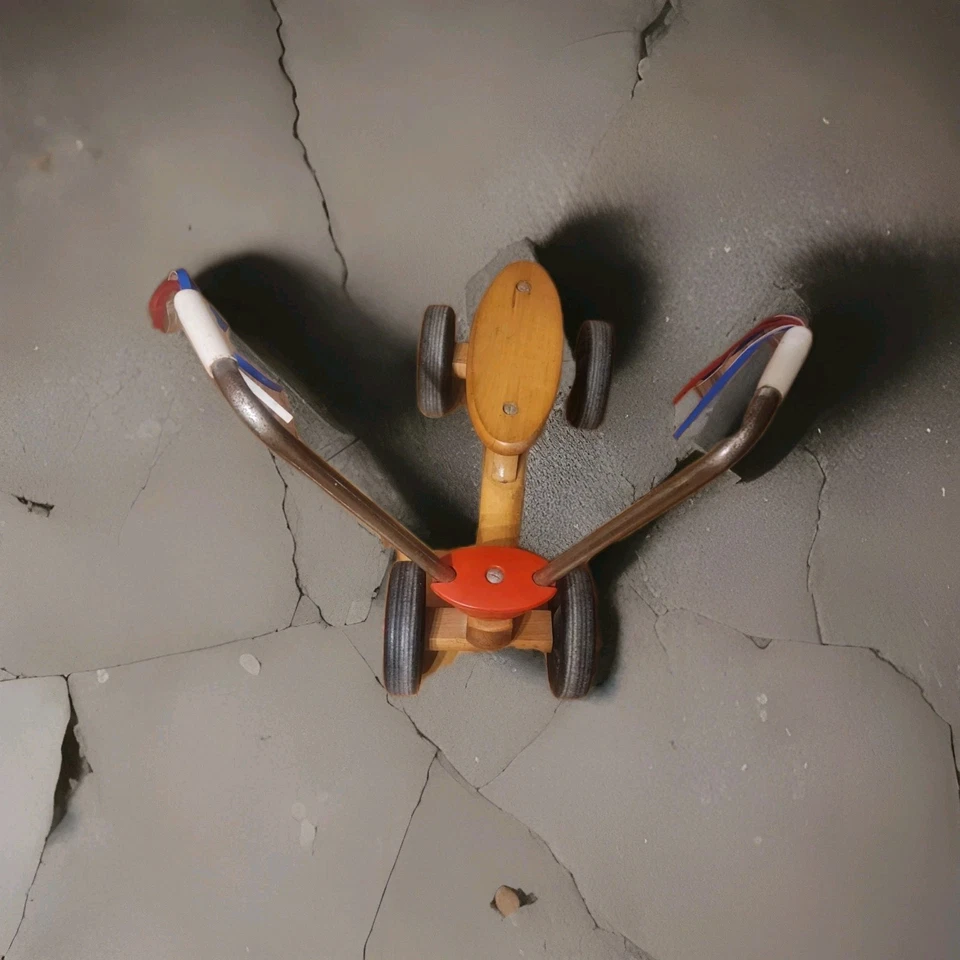 Radio Flyer de colección paseo a lo largo de madera para niños pequeños scooter serpentinas de arce duro. Foto 2 de 4