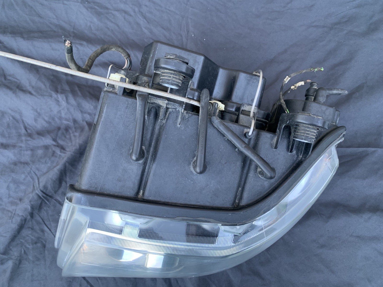 2005 MASERATI QUATTROPORTE M139 LEFT FRONT XENON HEADLIGHT HEADLAMP