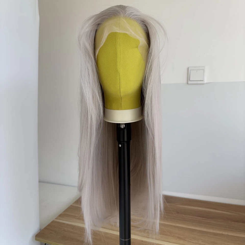 Peluca frontal de encaje sintético largo recto natural gris plata pre arrancada Foto 4 de 4