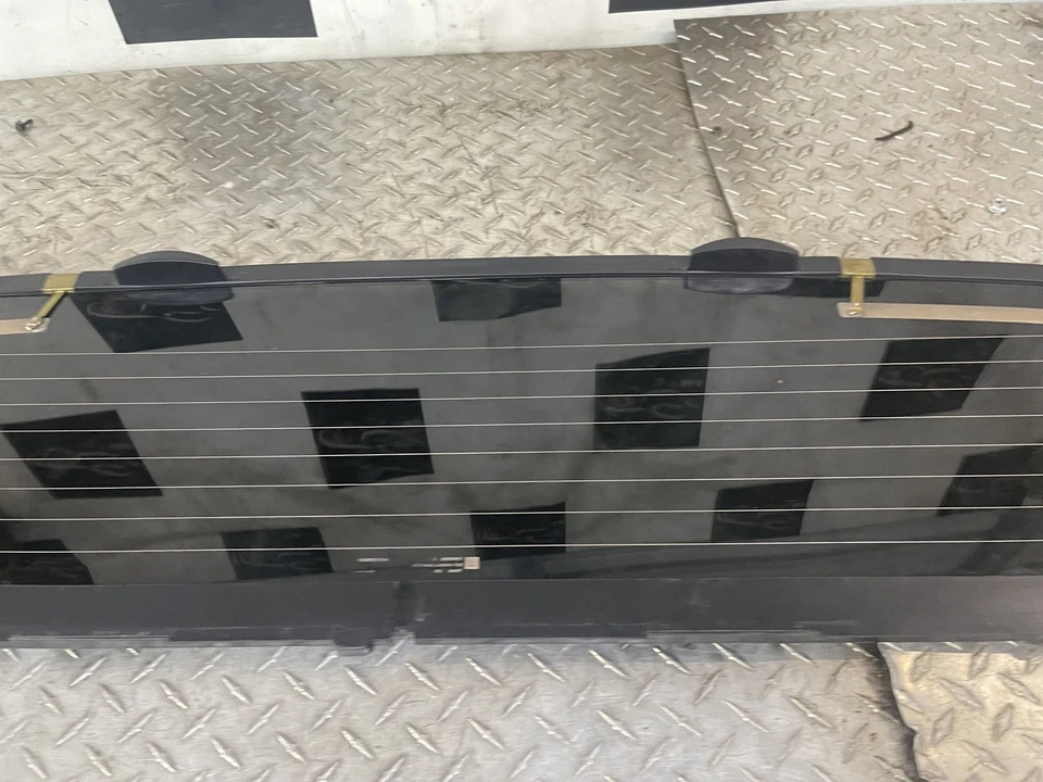 2002-2013 Chevrolet Avalanche Back Glass Heated Oem AJ1 Tested - Image 4 of 4