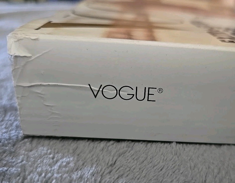 Vogue September 2007 'The September Issue' Sienna Miller No Label