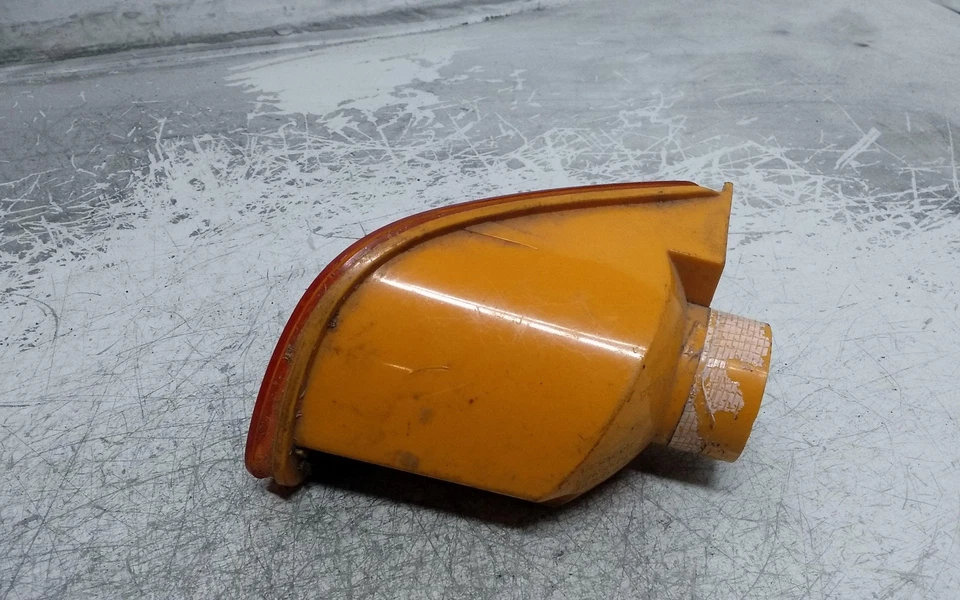 FORD FOCUS II Turnier DA Indicatore di direzione anteriore destro 1.8 Diesel 80kw 1999 27621946 - Immagine 2 di 3