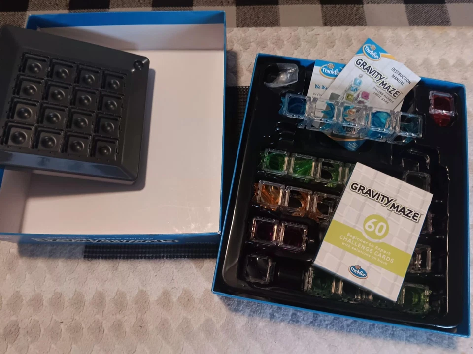 Gravity Maze Logic Game - Image 2 of 4