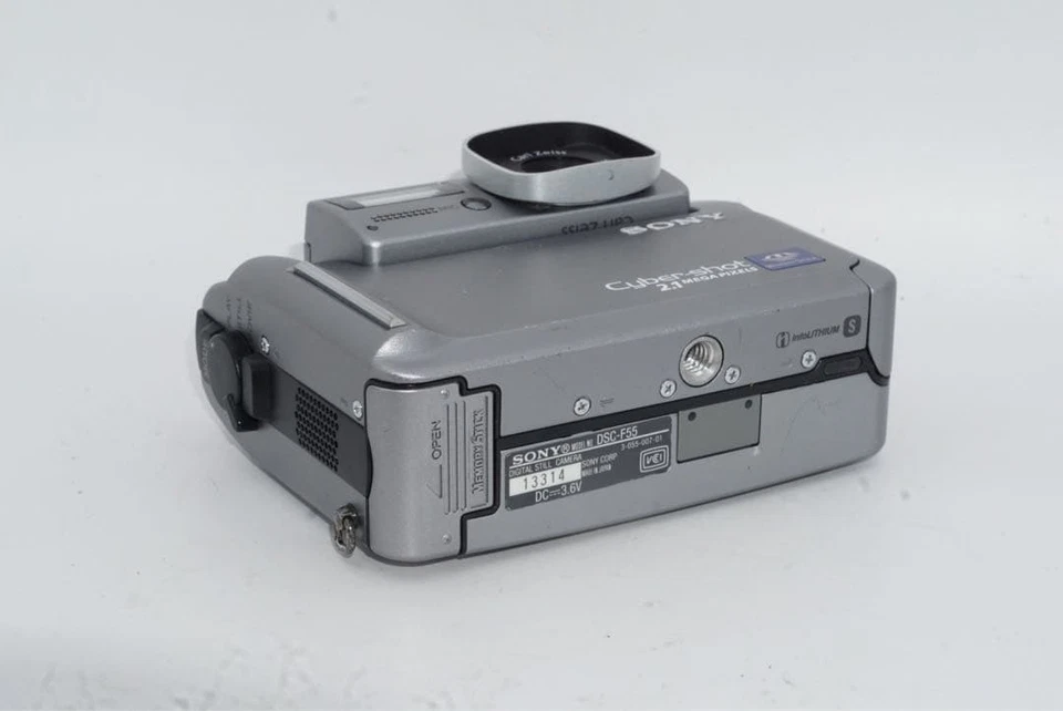 Sony Cyber-Shot DSC-F55 Digital Camera Carl Zeiss Lens 2.1megapixels Silver JP - Image 4 of 4