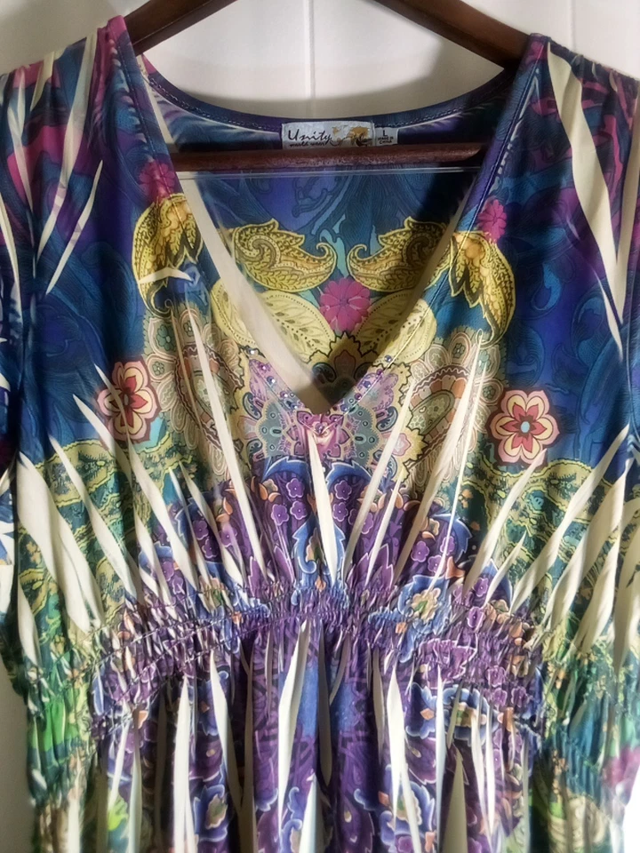 Vestido grande multicolor para mujer Unity World Wear Foto 2 de 4