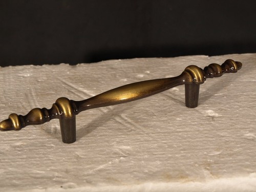 LOT OF 16 NEW AMEROCK BP150-AE ANTIQUE STYLE DRAWER/CABINET PULLS USA made. - Picture 2 of 5
