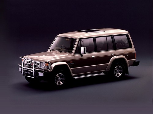 82-91 Mitsubishi Pajero Shogun Montero rear windshield window weatherstrip seal - Picture 7 of 8