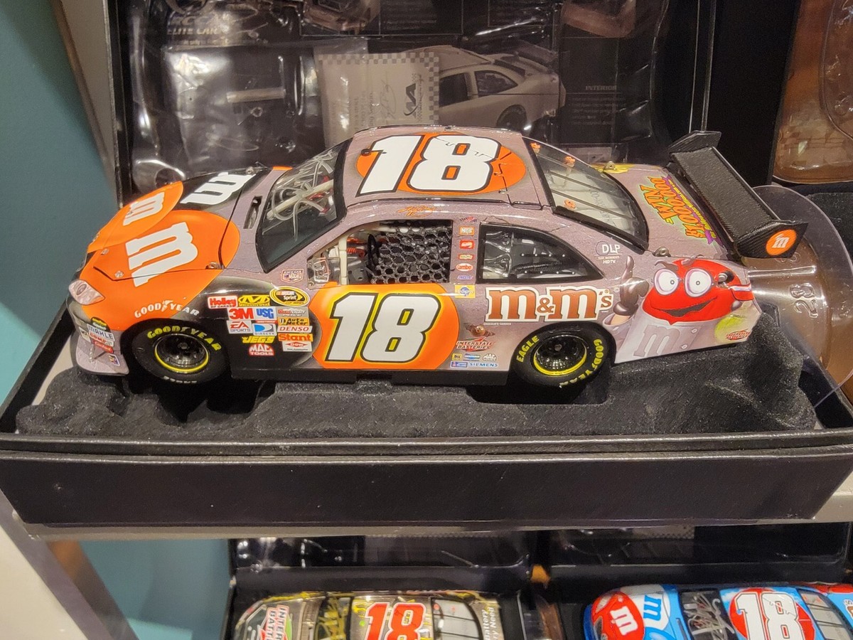 2008 Kyle Busch #18 AUTOGRAPHED - M&M's Halloween - 1/24 ELITE