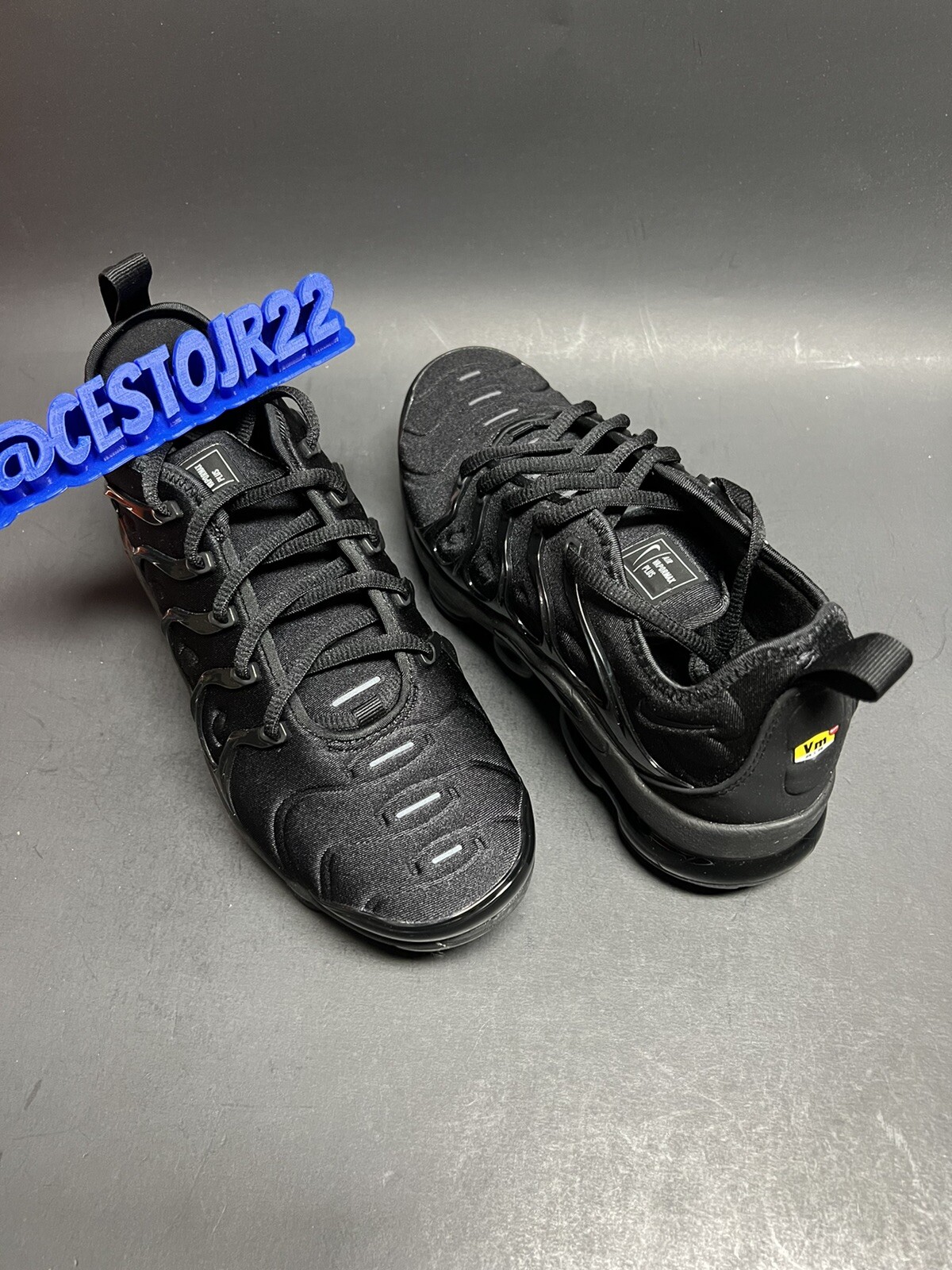black vapormax plus cheap