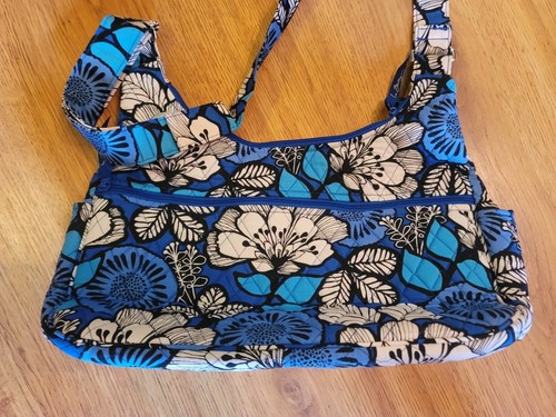 VERA BRADLEY Cargo Sling Bag – Blue Bayou 5” x 9” x 14” - 第 2/5 張圖片