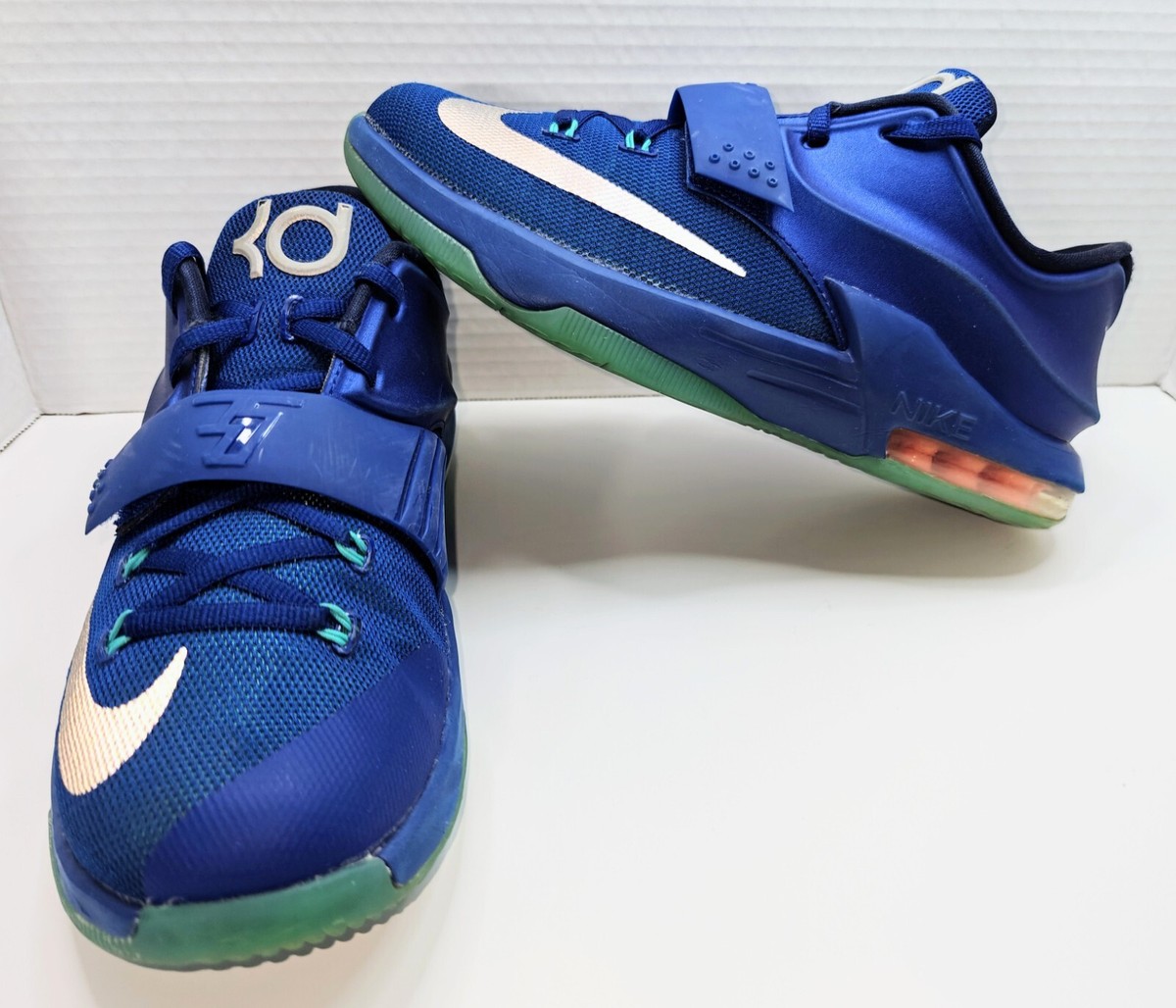Size Men's Nike KD Sneakers