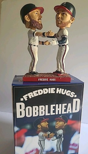 Freddie Freeman Hugs Bobblehead 2015 SGA Atlanta Braves