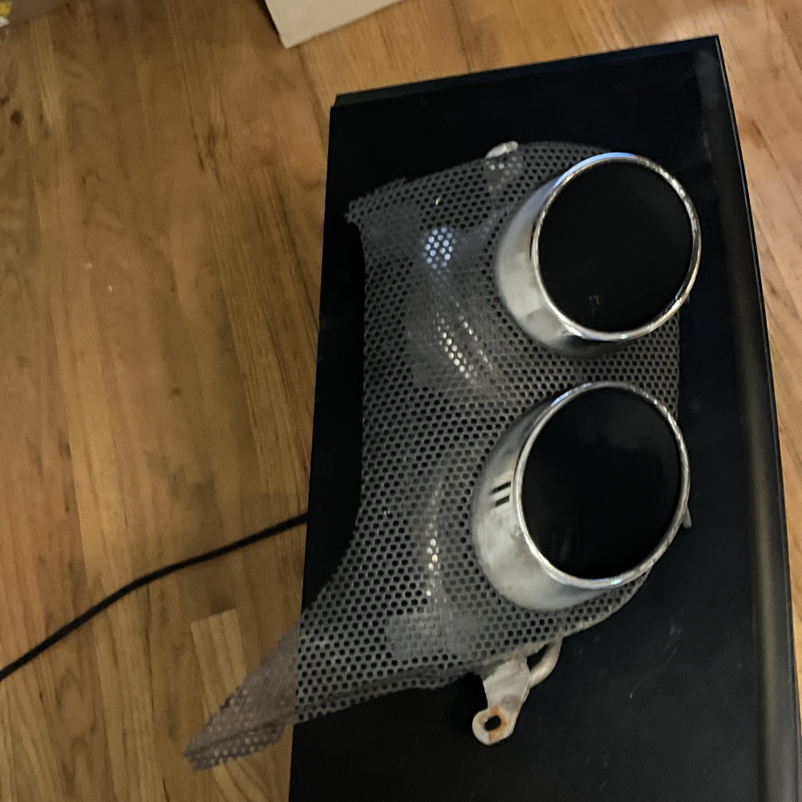 2017-2020 MASERATI LEVANTE REAR RIGHT PASSENGER SIDE EXHAUST TIP OEM