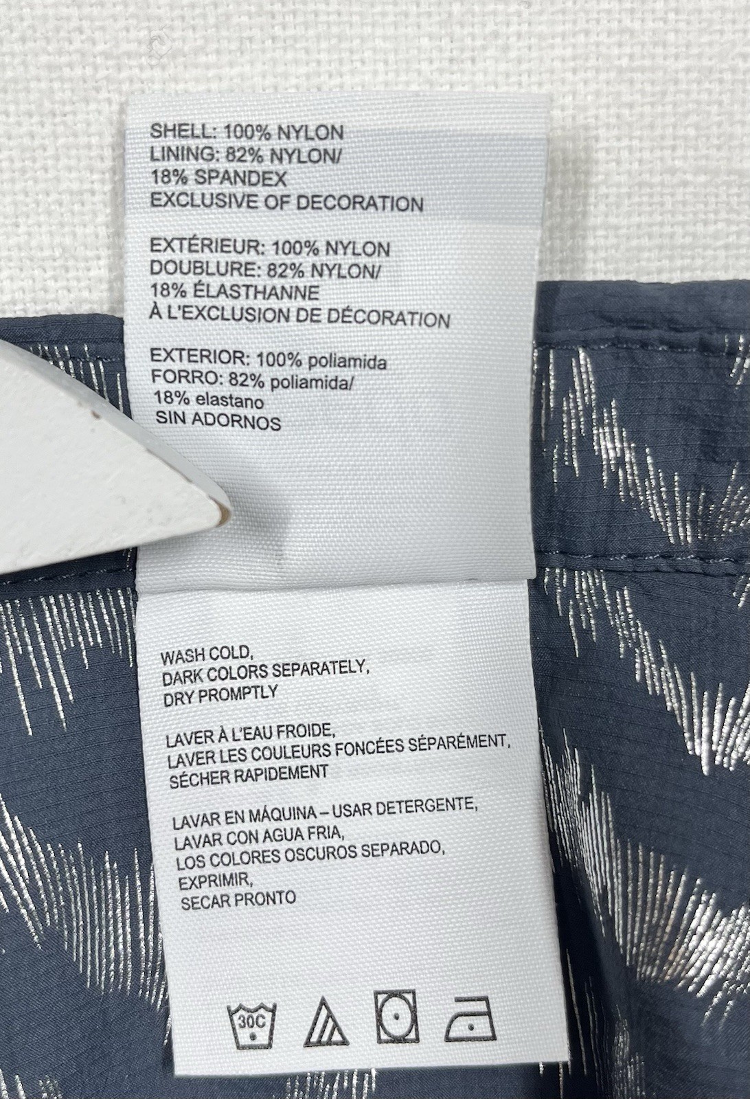 Speedo Lightweight Packable Reflective Hooded Jac… - image 14