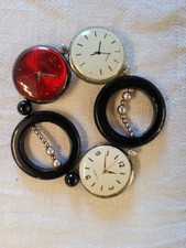 Besonderes Armband, gearbeitet aus alten Uhre...