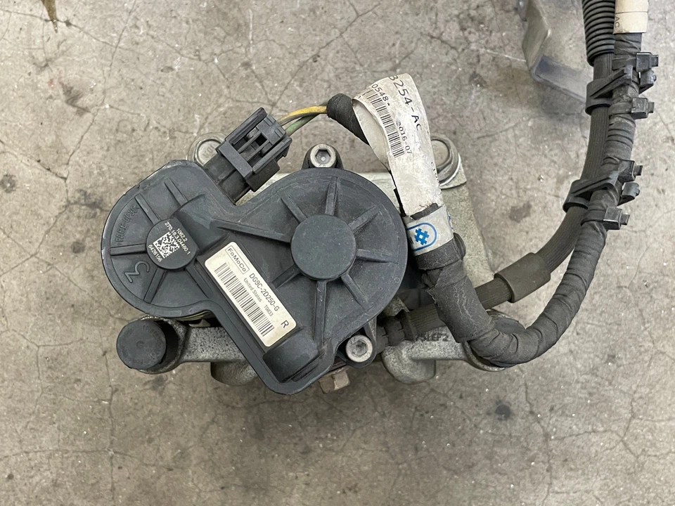 2017-2020 Lincoln Continental Rear Right Passenger Side Brake Caliper 1589 OEM - Image 3 of 4