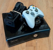 Xbox 360 S 250GB Console e Controller | Modello 1439