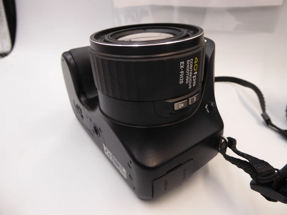 Casio Exilim EX-FH20 Digital Camera 9.1MP 20x Optical Zoom new batteries fitted - Image 2 of 4