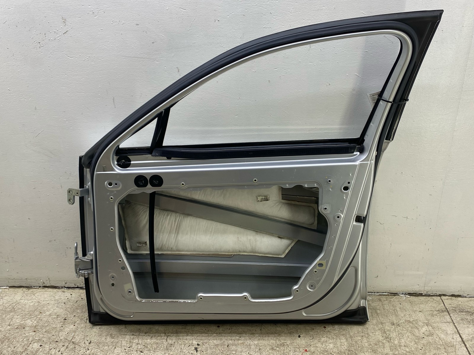 2014-2019 BENTLEY FLYING SPUR FRONT RIGHT DOOR SHELL SILVER FROST METALLIC(6770)