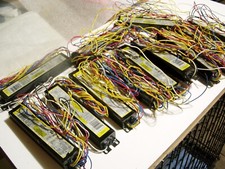 Lot of 12 Advance 4-lamp 120-volt T8 Electronic Ballasts REB-4P32-SC F32 F25 F17