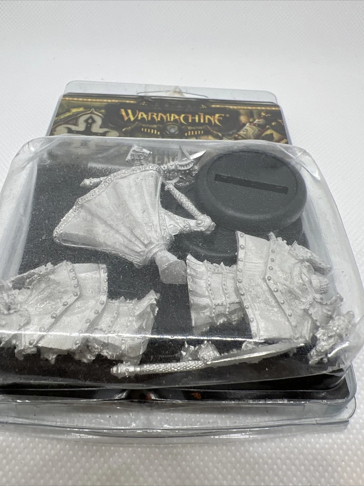 Warmachine PIP32056 Vigoth Juviah Rhoven & Honor Guard (Menoth) Warrior-Priest - Image 2 of 4