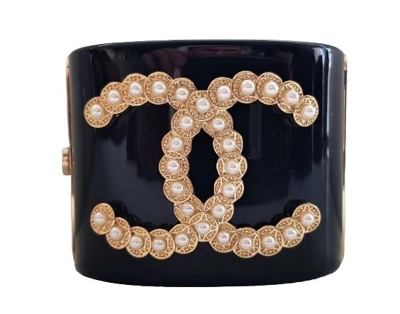 chanel pearl cc logo bracelet