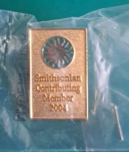 Smithsonian Contributing Member Lapel Pin 2004