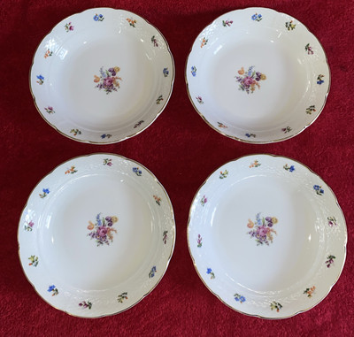 Thun Bowls  4 PCs Set, 7 3/8  Round , Flowers With Gold Trim