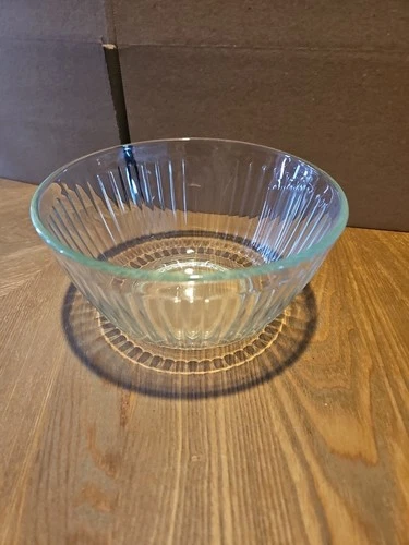 Pyrex 6 Cup Glass Ribbed Bowl Clear 7402 - S - 7 in