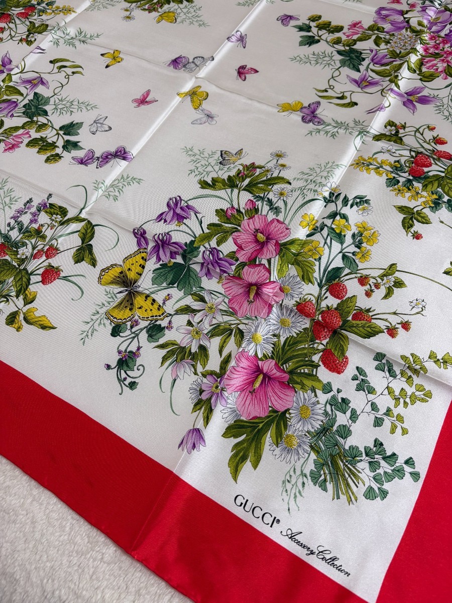 GUCCI Flora Silk Scarf Red Border Floral Accessory Collection 32.2