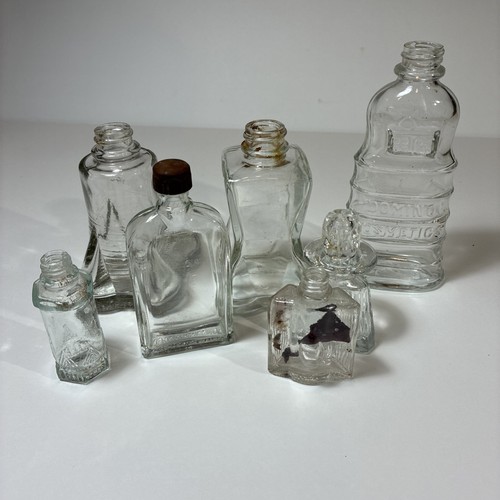 Bottiglie cosmetiche in vetro vintage - Foto 1 di 2