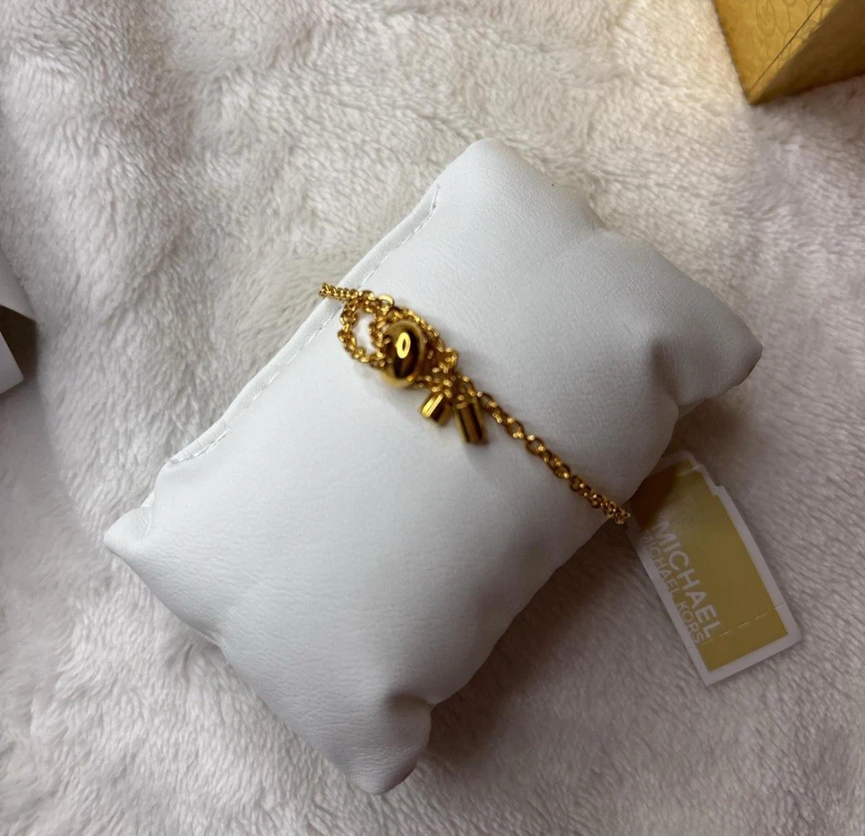 Conjunto de joyería pulsera deslizante y pendiente con logotipo de Michael Kors MkJ7807710  Foto 4 de 4